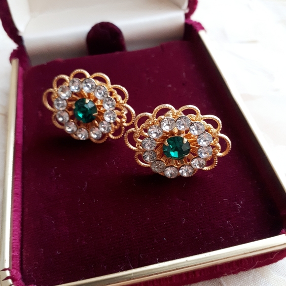 Vintage gold tone screw back earrings - Picture 4 of 10